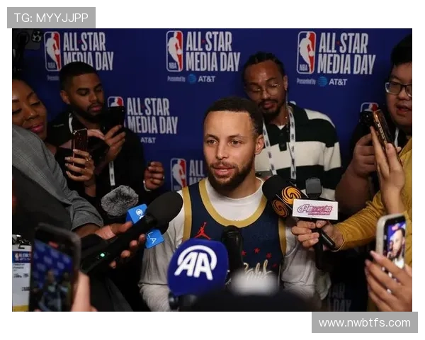 库里无缘奖项十天后再复查右膝