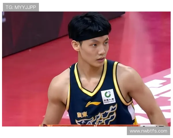 徐杰现身广东基地状态佳盼复出 徐杰现身广东基地状态佳盼复出